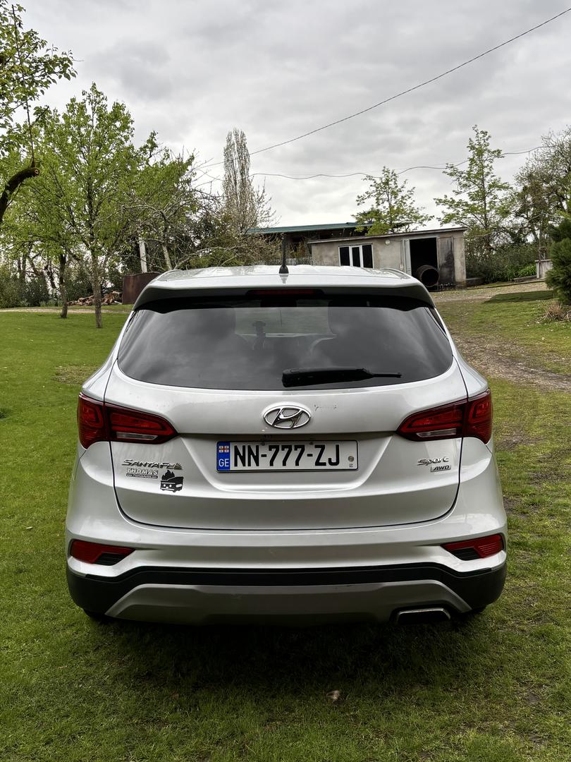 Hyundai Santa Fe 2018 — photo 2