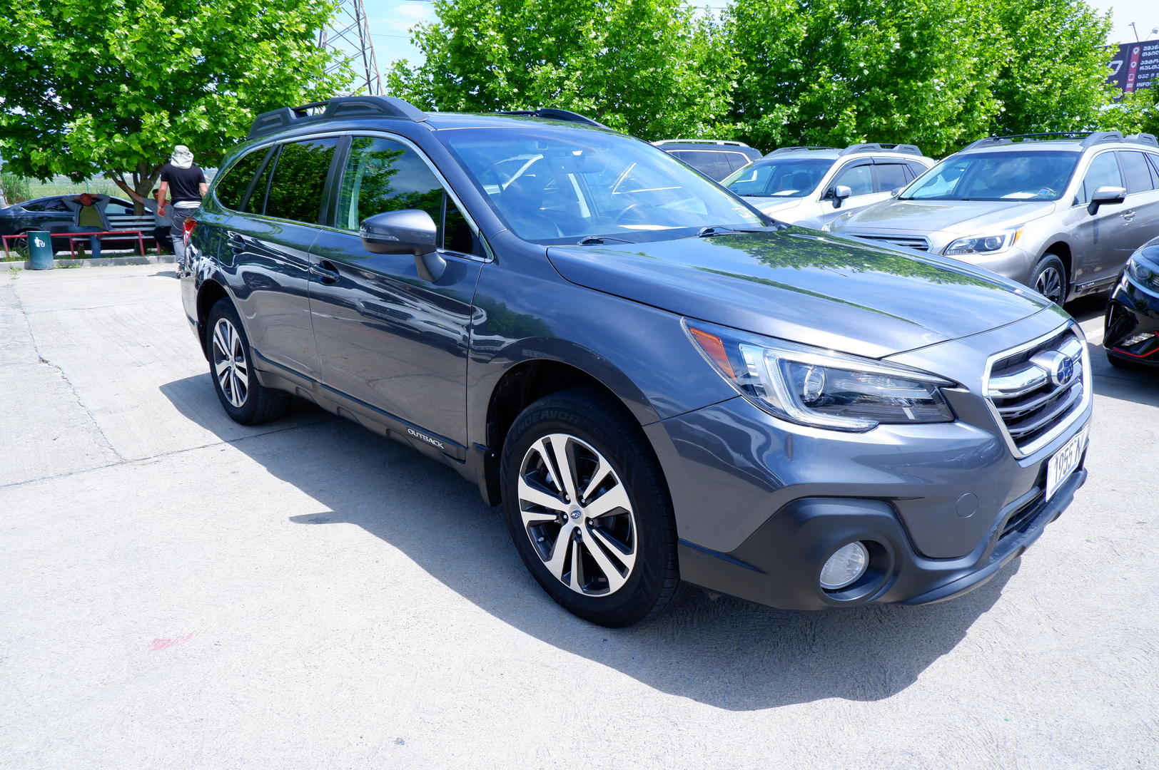 Subaru Outback 2018 — photo 2