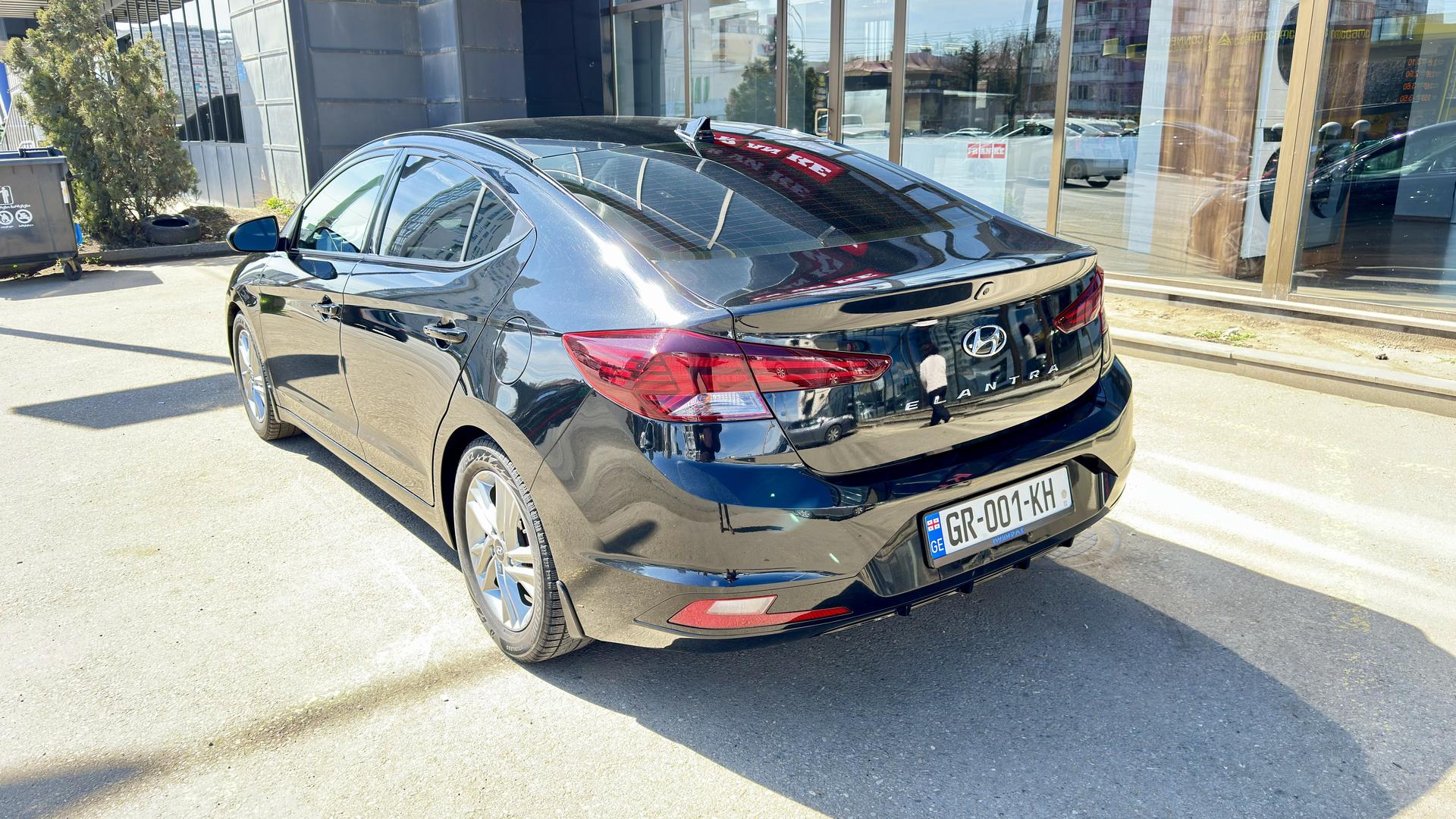 Hyundai Elantra 2020 — photo 2
