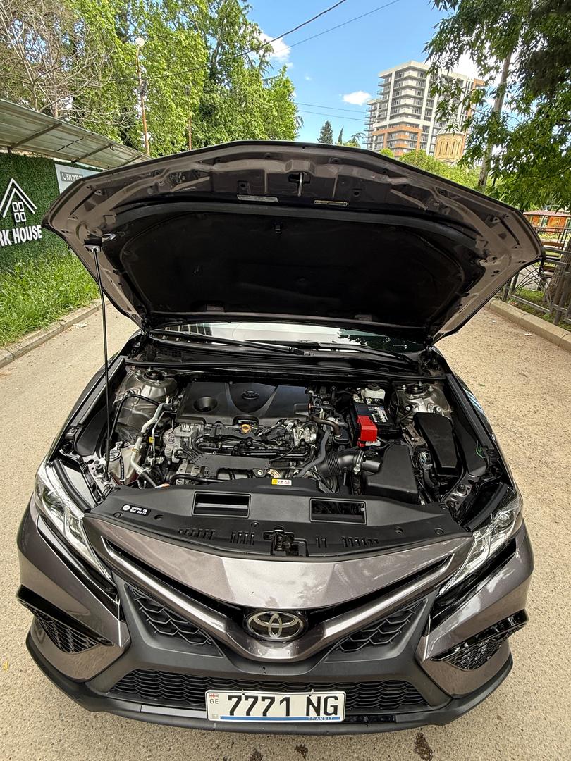 Toyota Camry 2022 — photo 2