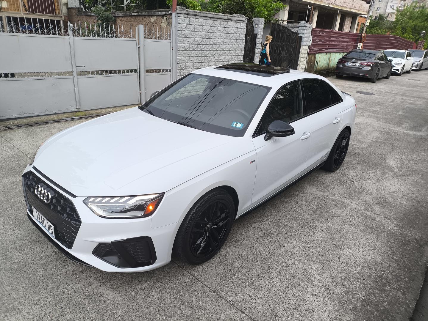 Audi A4 2022 — photo 2