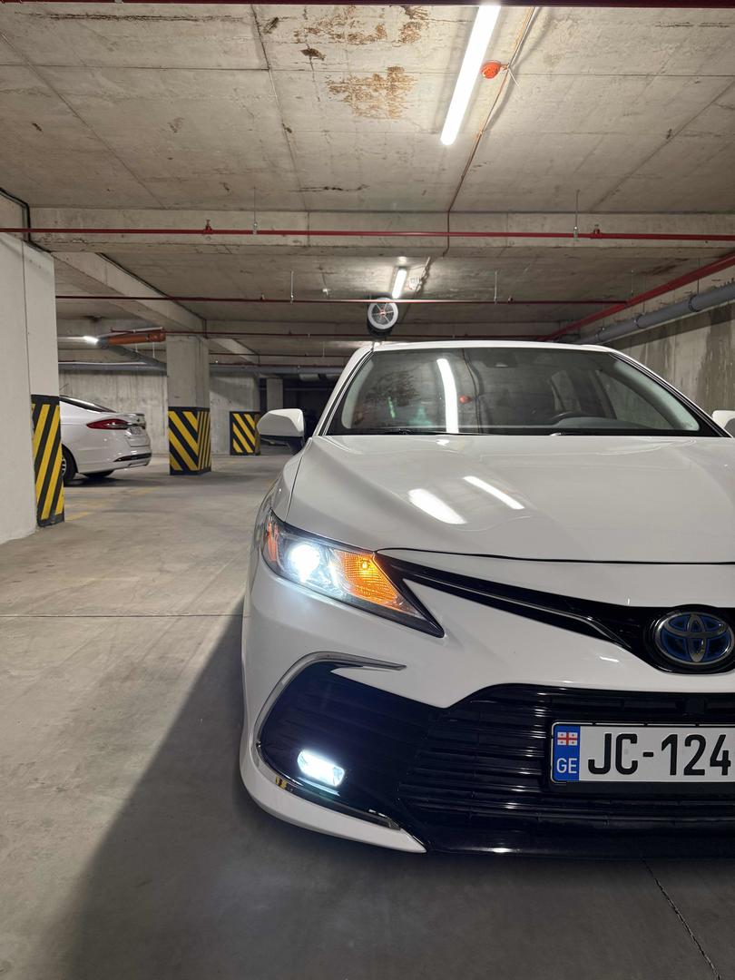 Toyota Camry 2020 — photo 2
