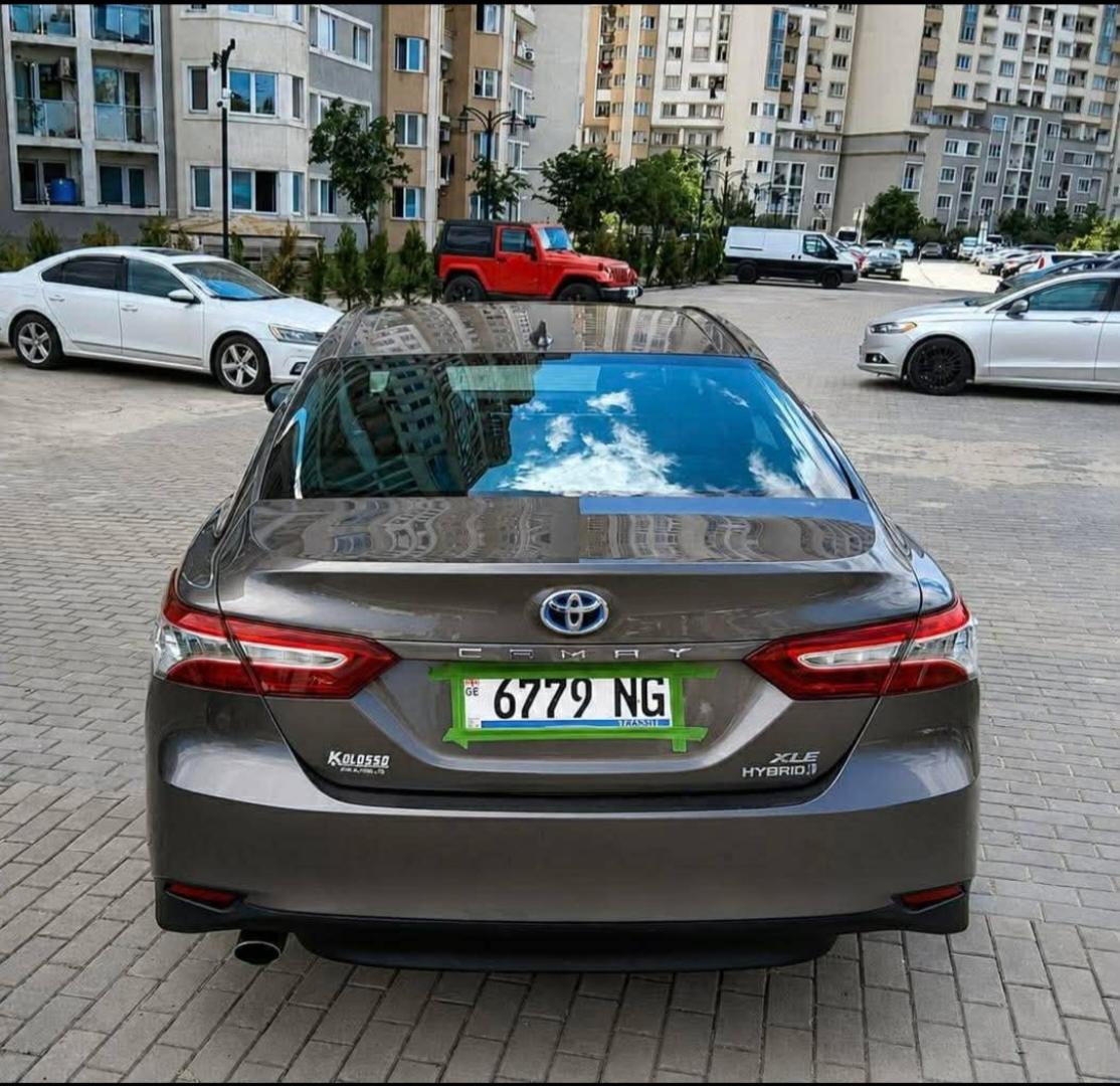 Toyota Camry 2018 — photo 2