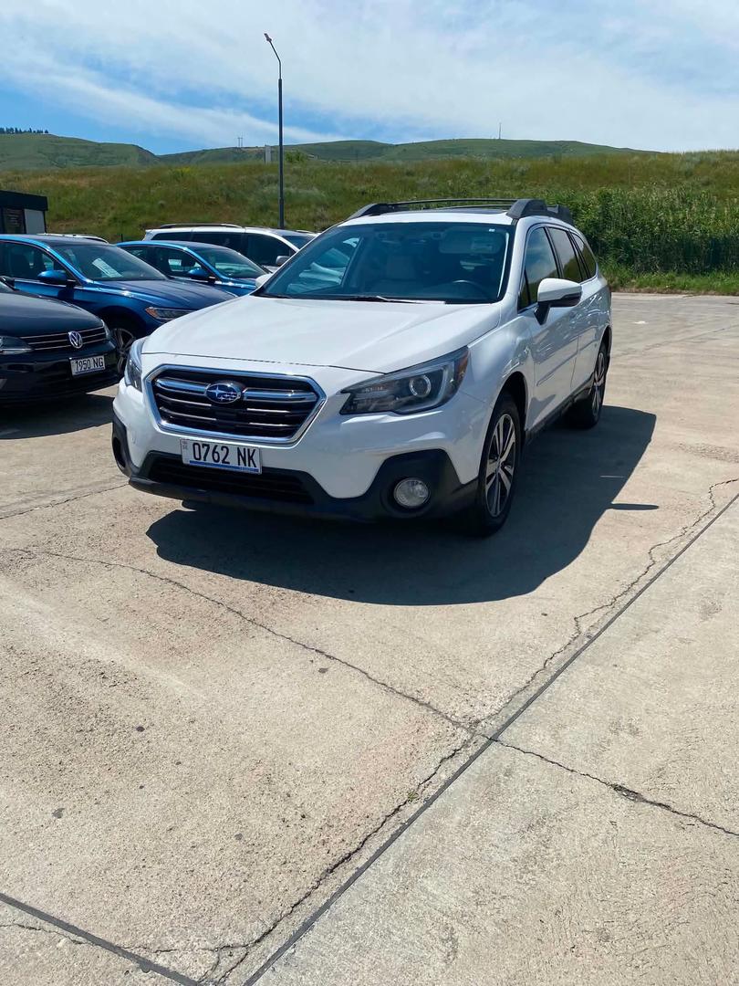 Subaru Outback 2018 — photo 2