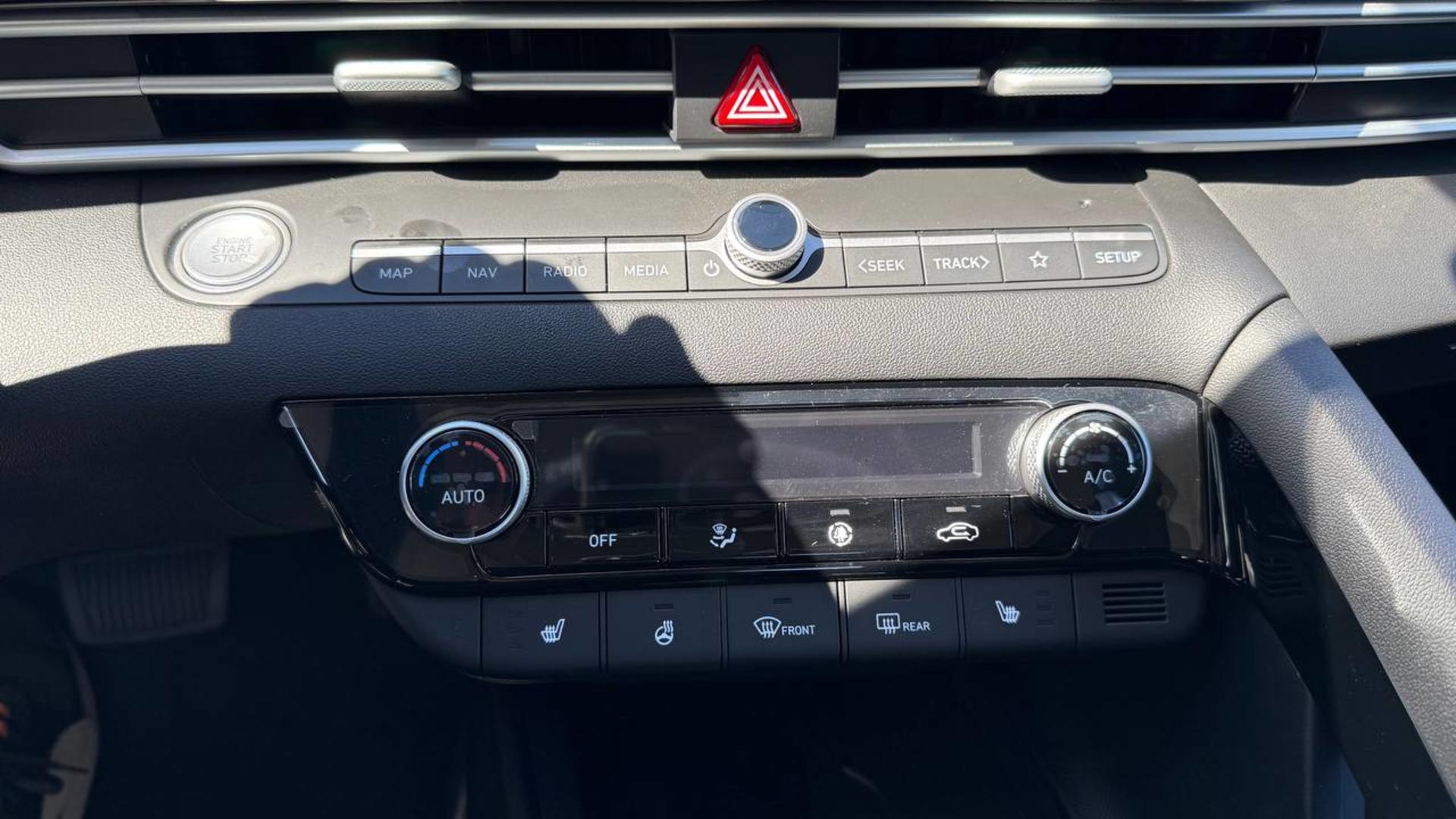 Hyundai Elantra 2026 — photo 2