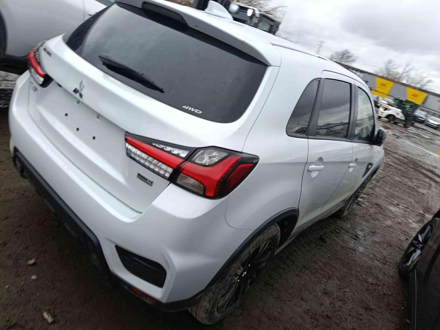 Mitsubishi Outlander Sport 2022 — photo 2