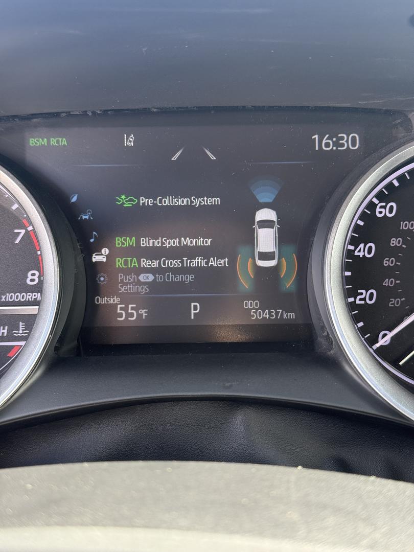 Toyota Camry 2021 — photo 2