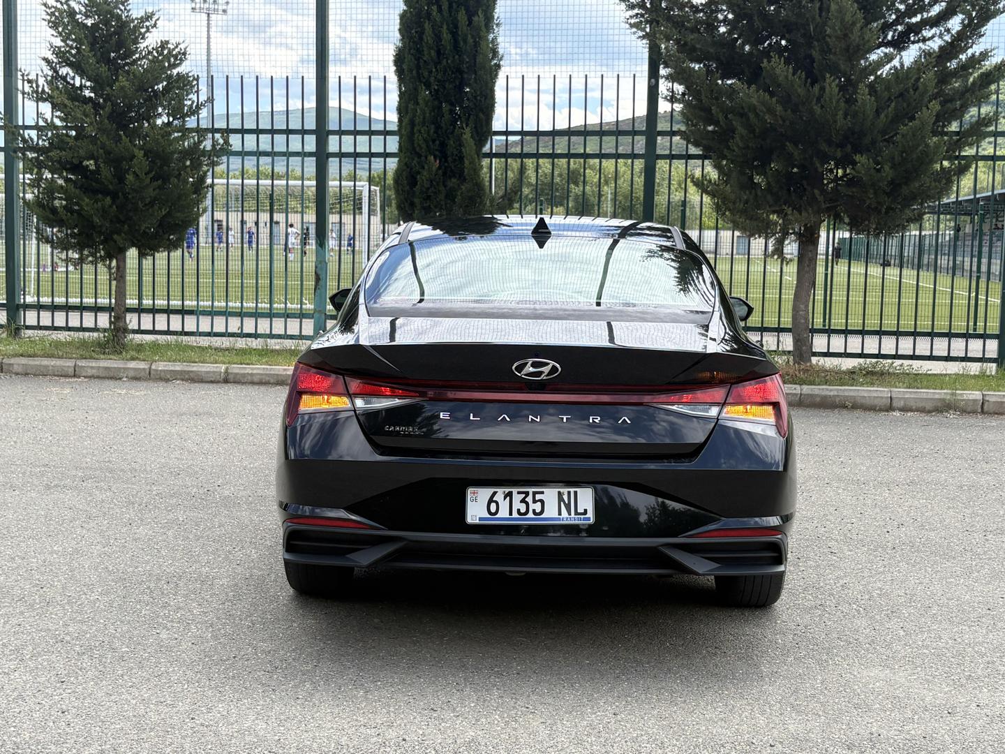Hyundai Elantra 2022 — photo 2