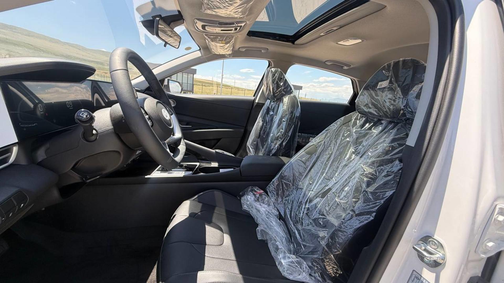 Hyundai Elantra 2026 — photo 2