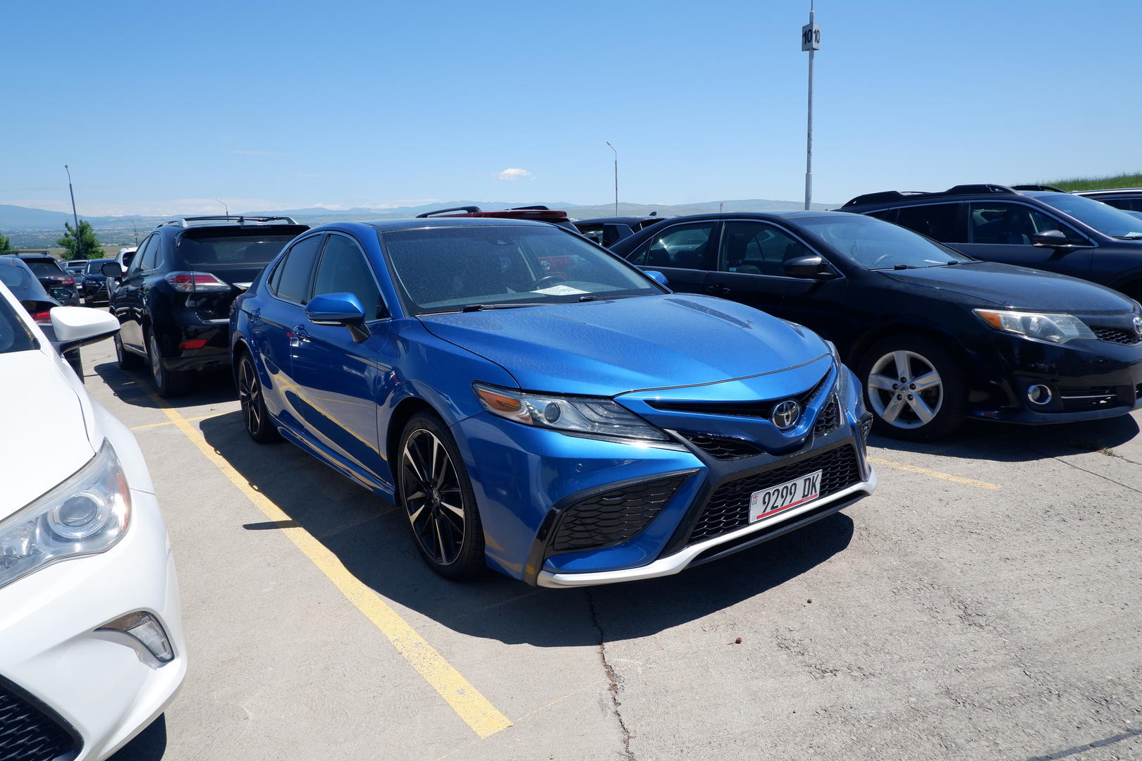 Toyota Camry 2017 — photo 2