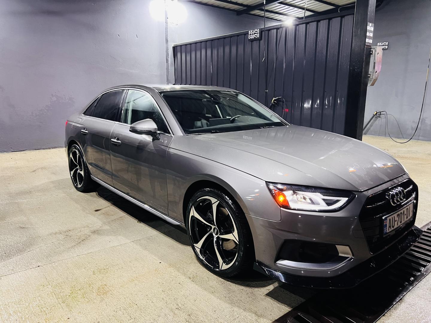 Audi A4 2019 — photo 2