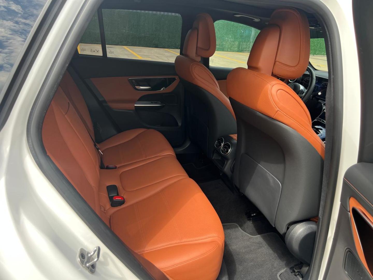 Mercedes-Benz GLC 300 2024 — photo 2