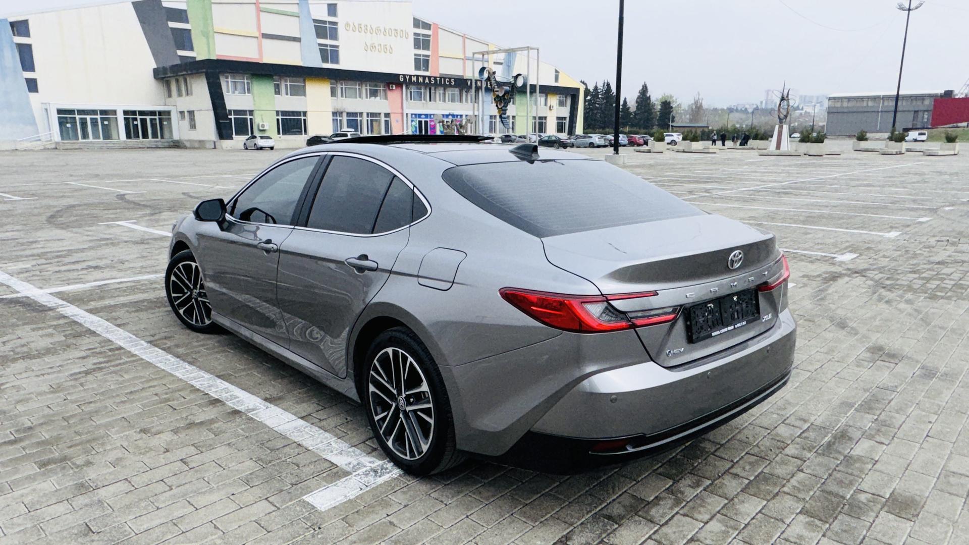 Toyota Camry 2024 — photo 2
