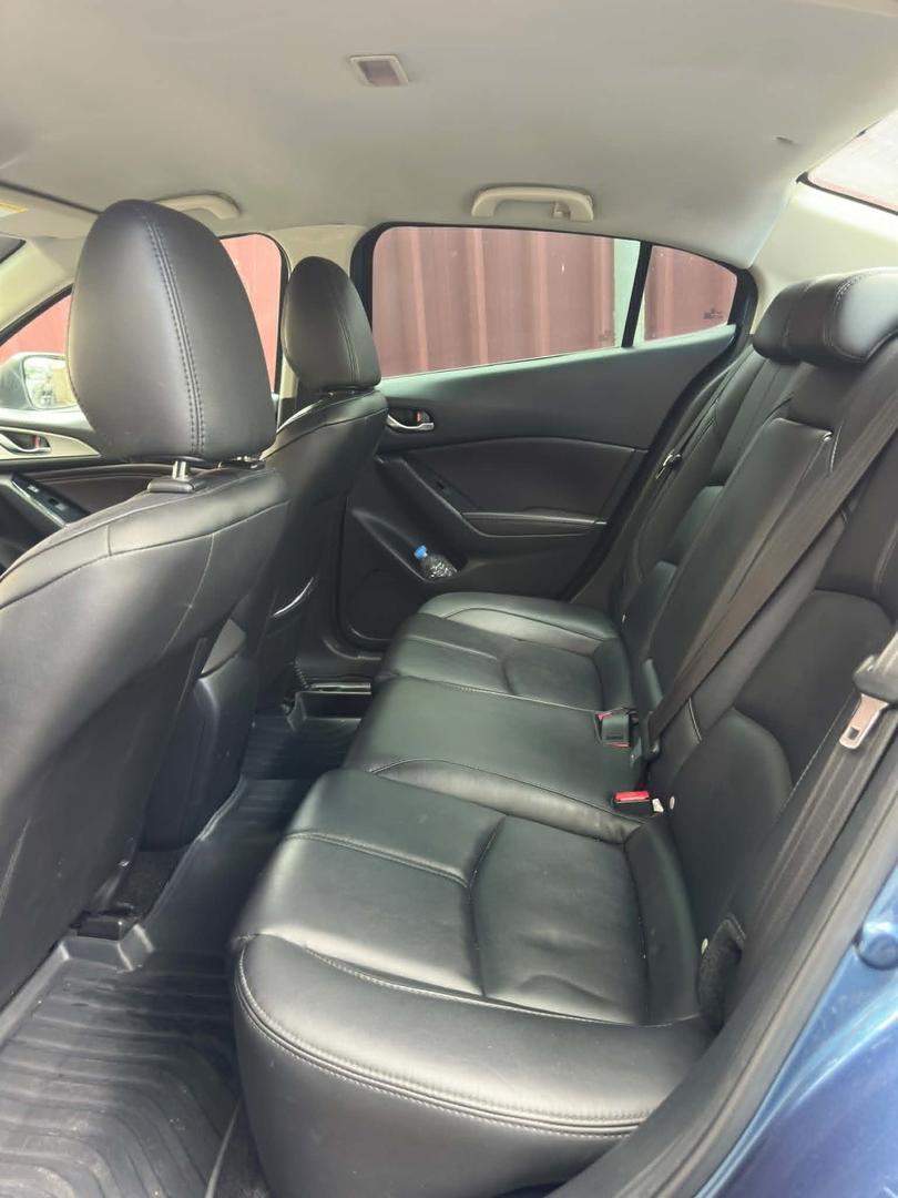 Mazda Mazda3 2017 — photo 2