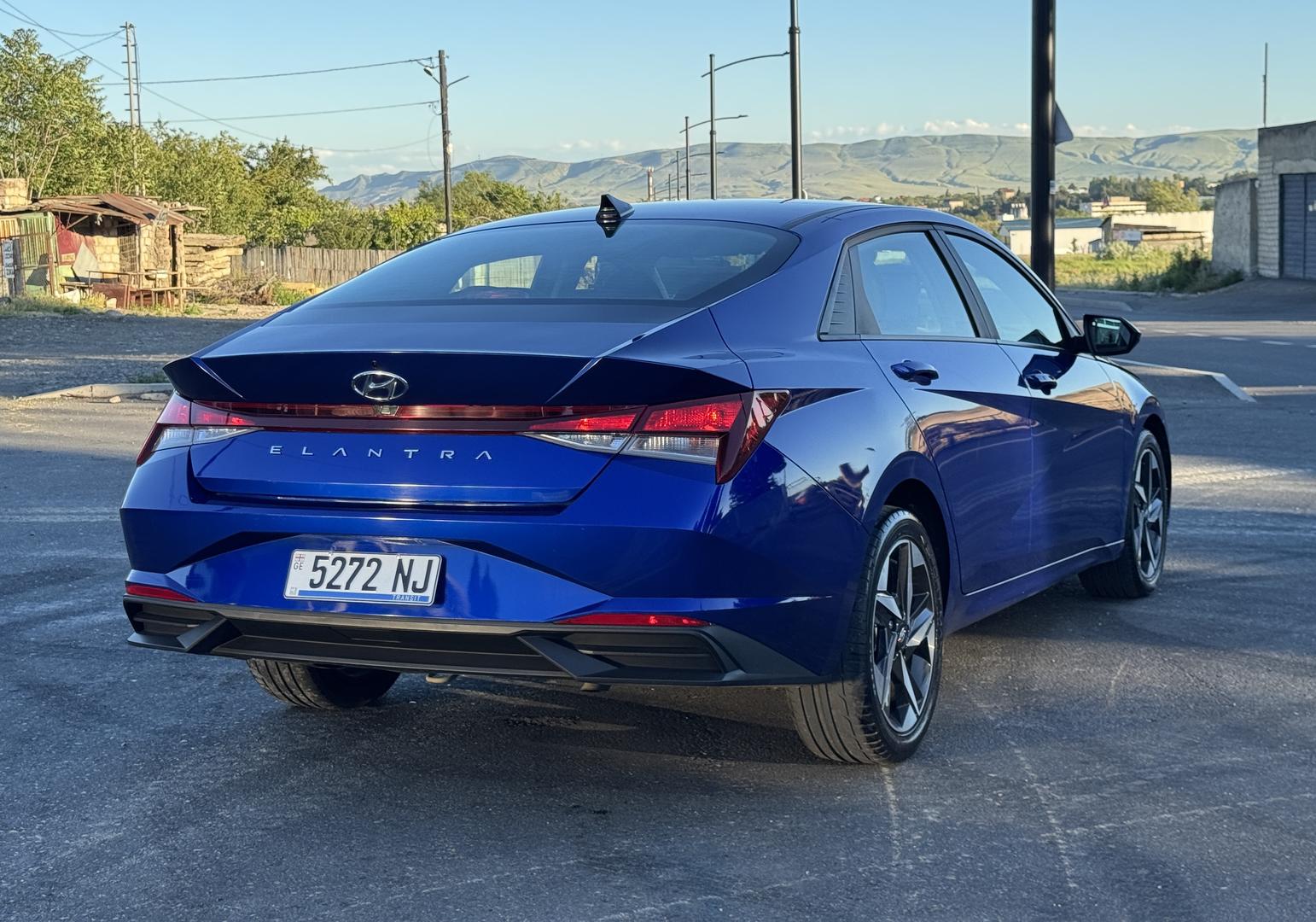 Hyundai Elantra 2023 — photo 2