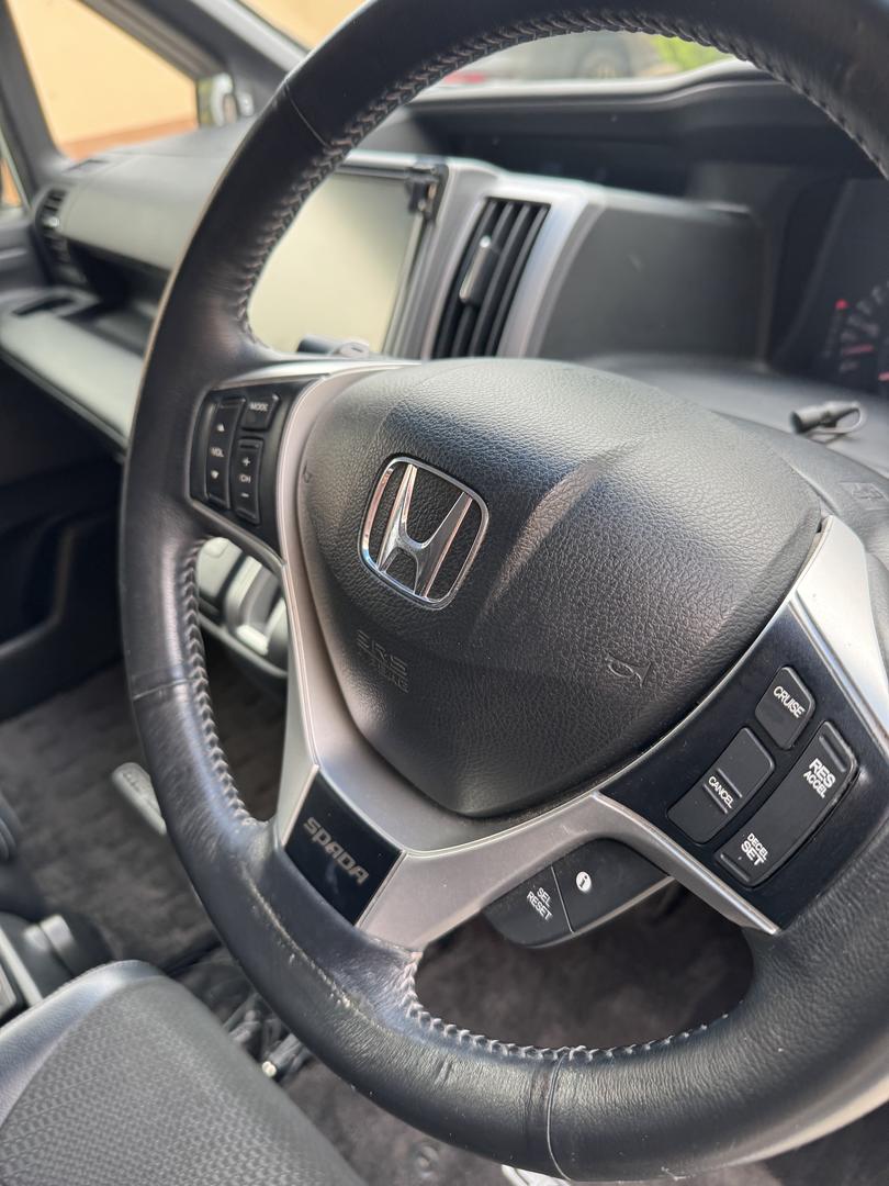 Honda Stepwgn 2012 — photo 2