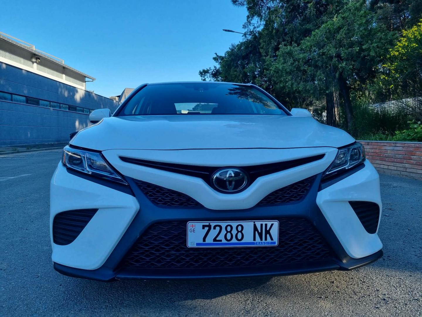 Toyota Camry 2019 — photo 2