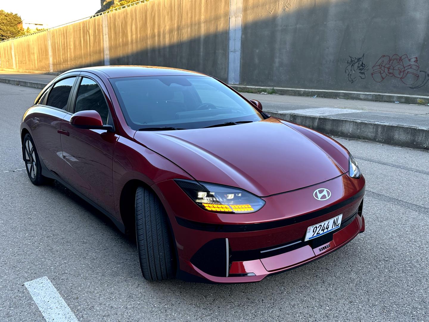 Hyundai Ioniq 2023 — photo 2
