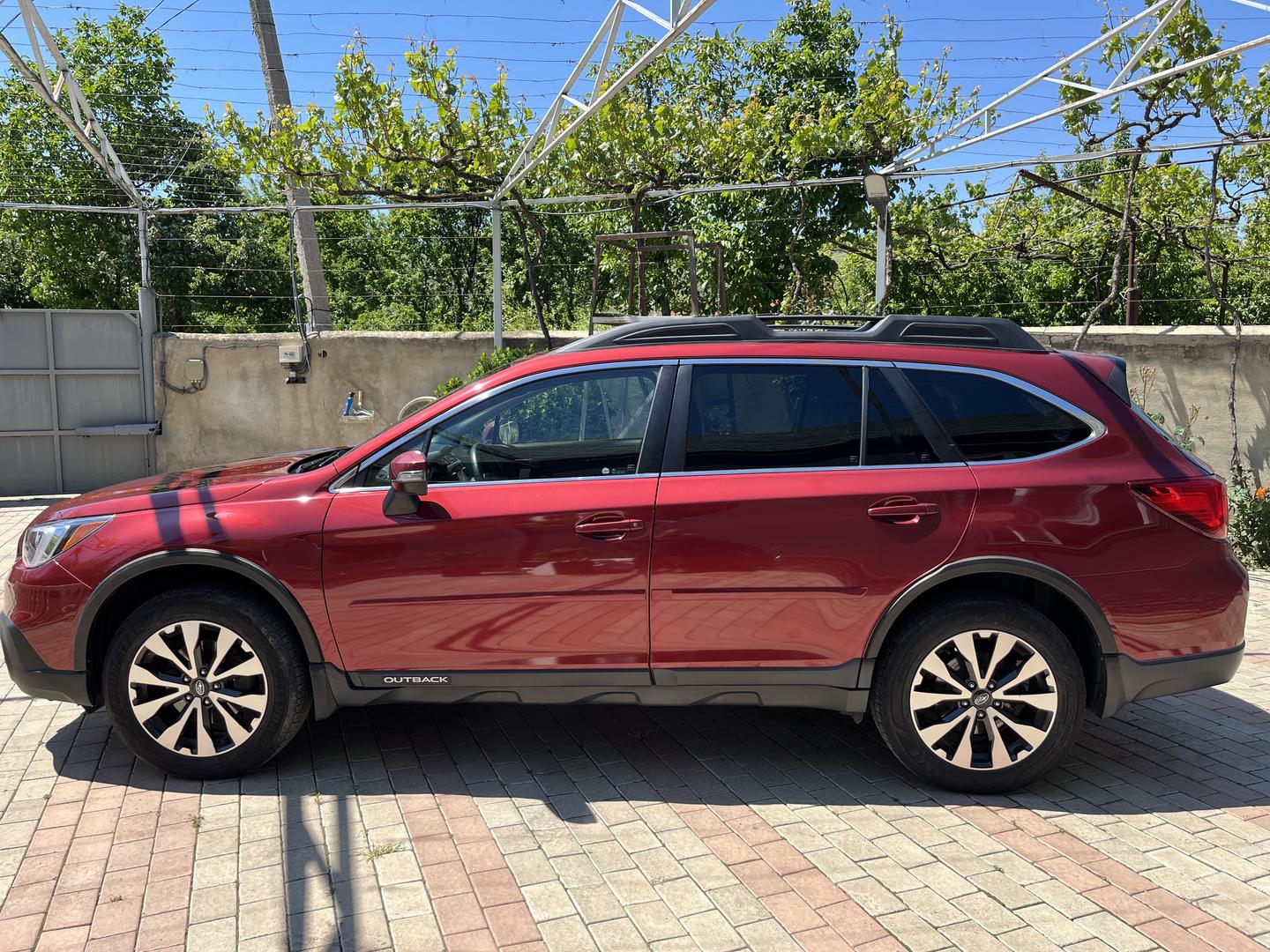 Subaru Outback 2016 — photo 2