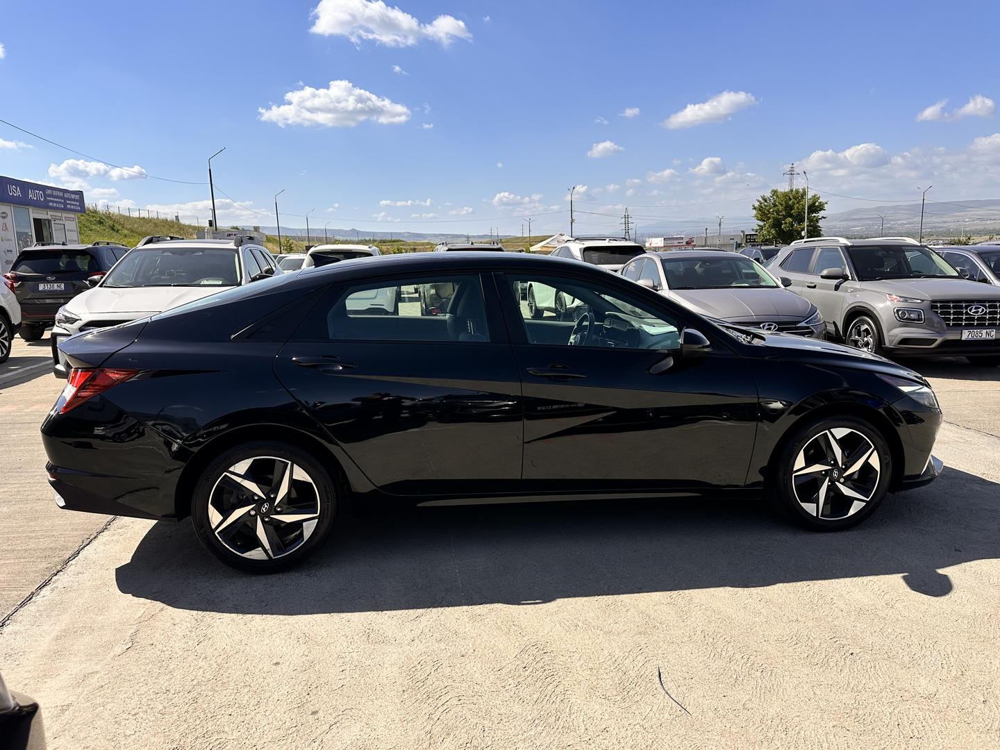 Hyundai Elantra 2023 — photo 2