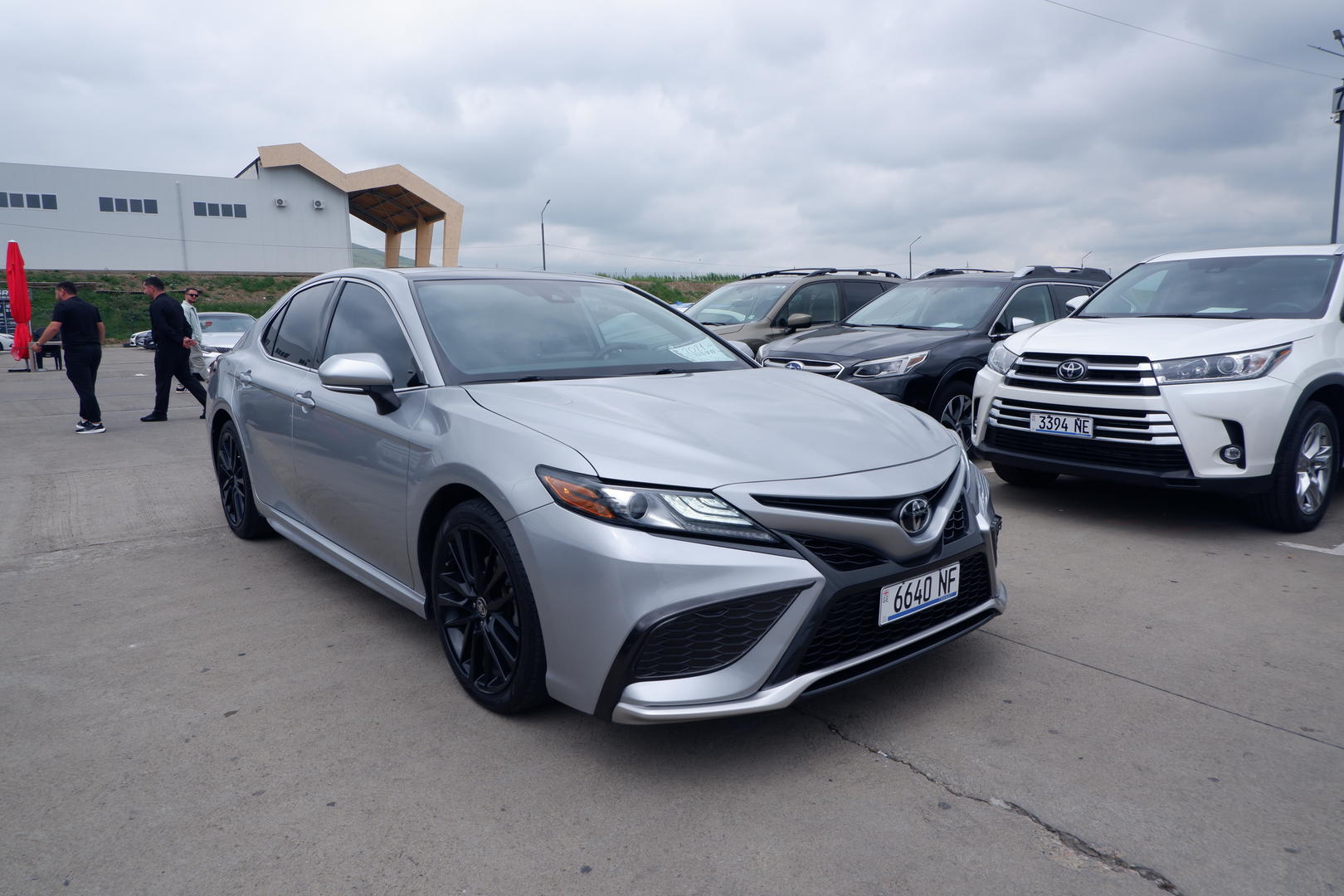 Toyota Camry 2021 — photo 2