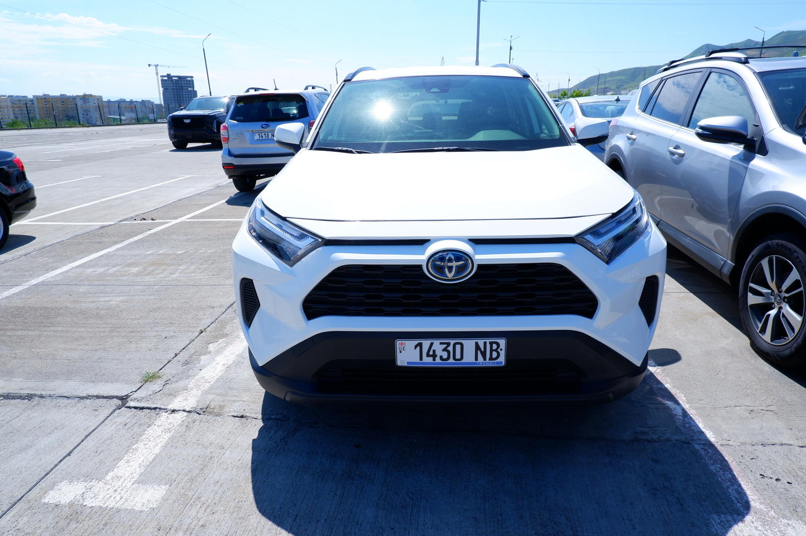 Toyota RAV4 2023 — photo 2