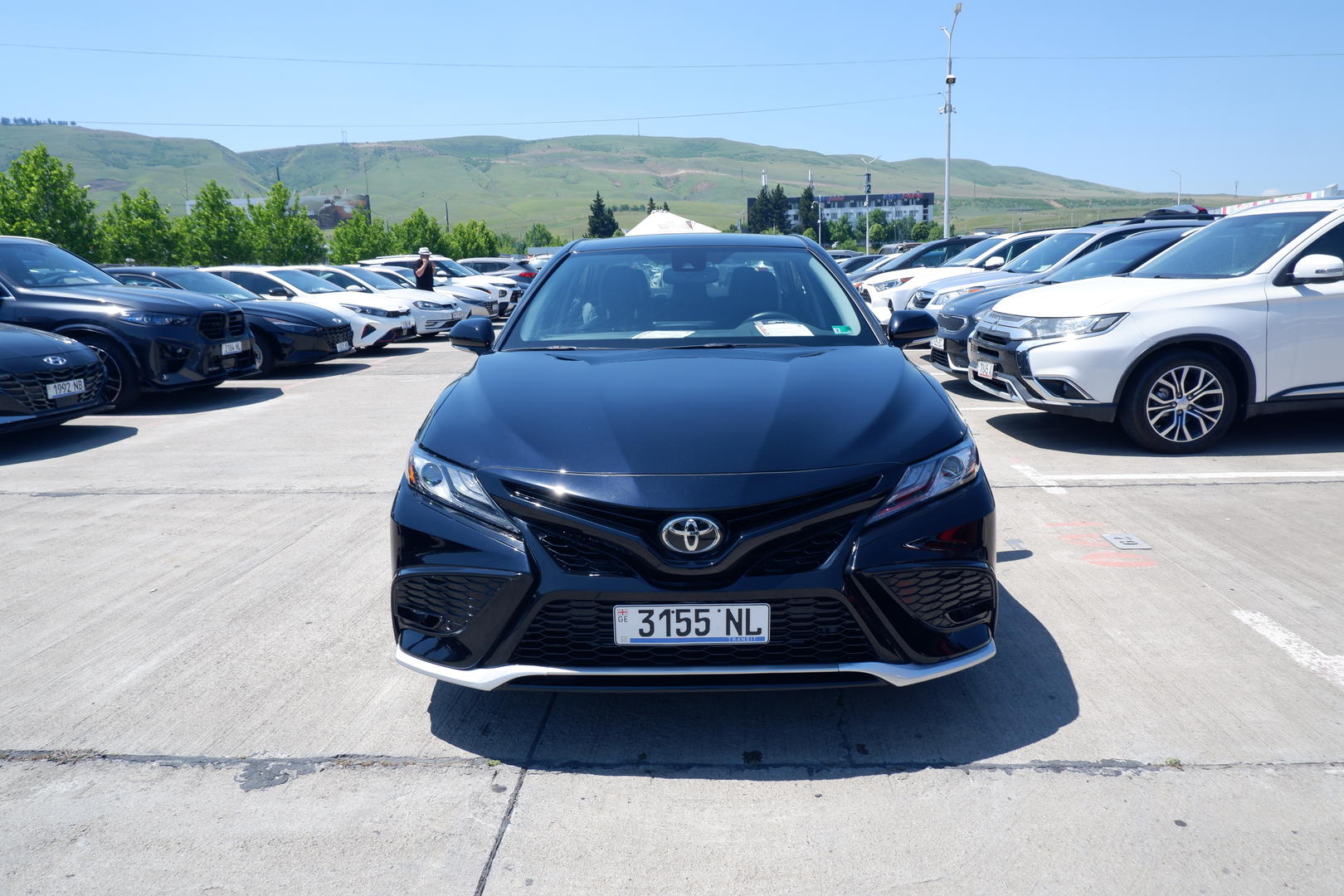 Toyota Camry 2021 — photo 2