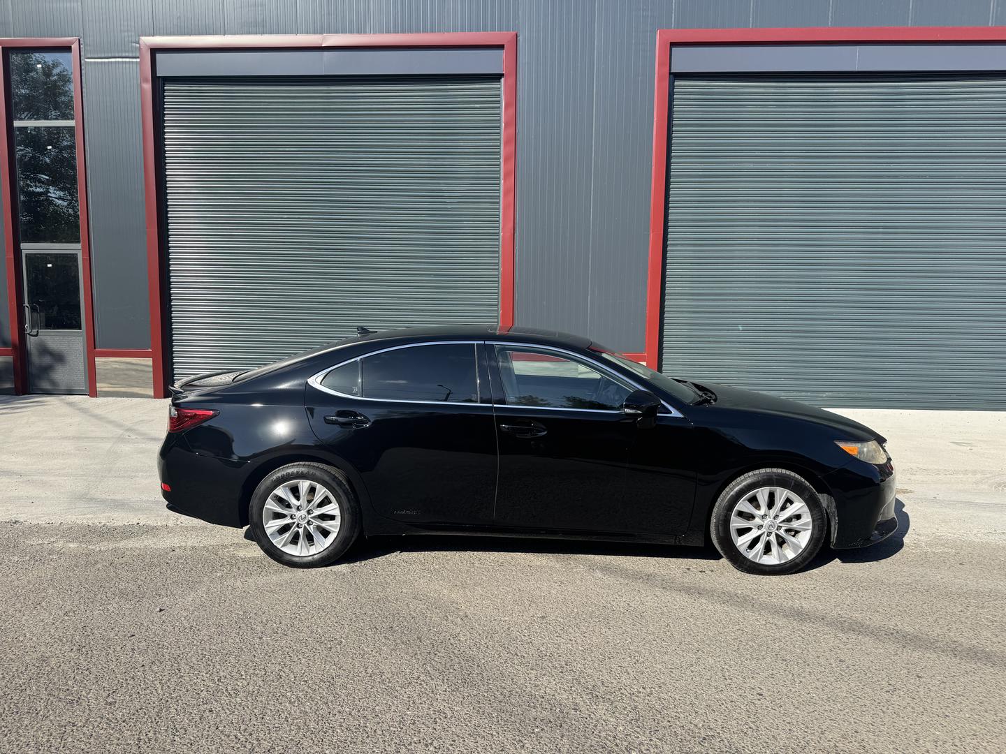 Lexus ES 300 2013 — photo 2