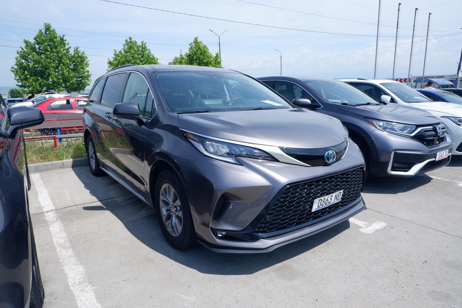 Toyota Sienna 2021 — photo 2