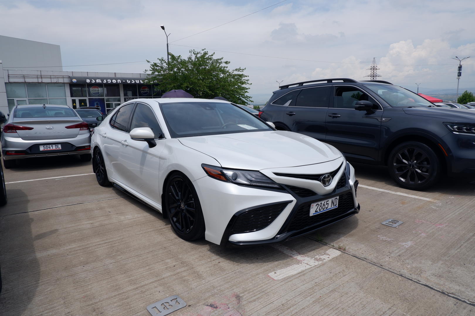 Toyota Camry 2023 — photo 2