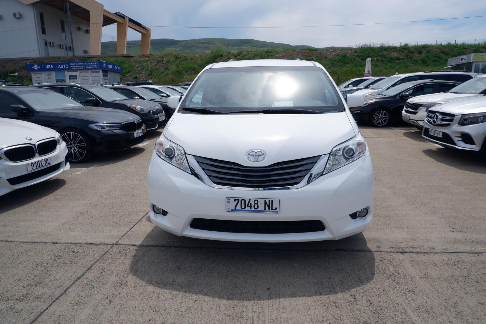 Toyota Sienna 2015 — photo 2
