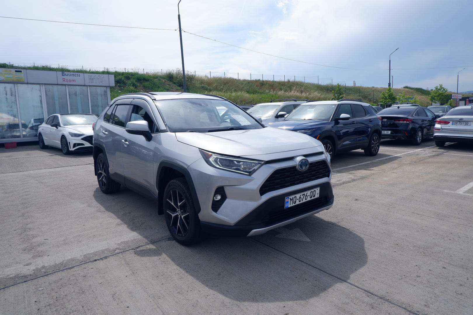 Toyota RAV4 2019 — photo 2