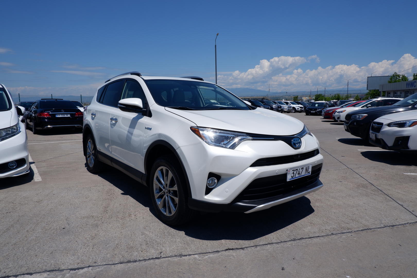 Toyota RAV4 2017 — photo 2