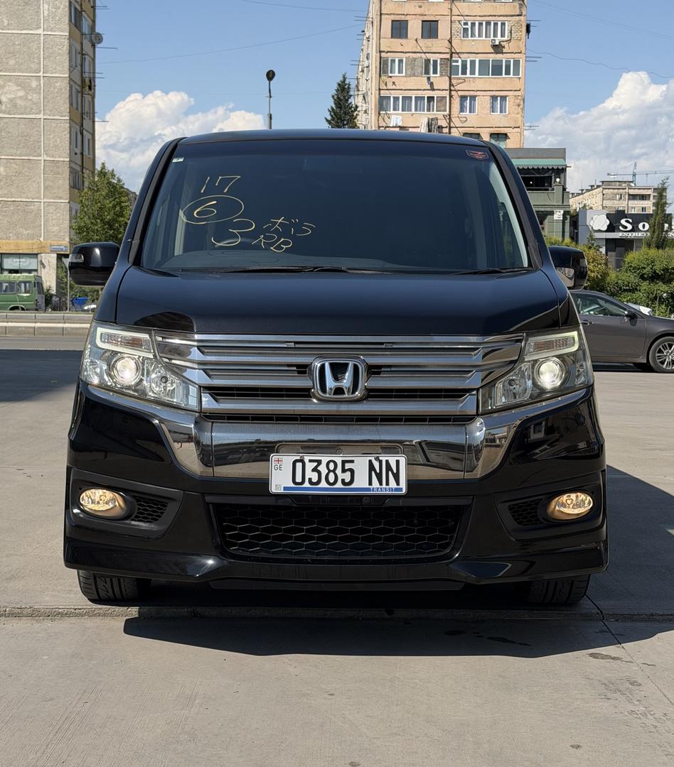 Honda Stepwgn 2013 — photo 2