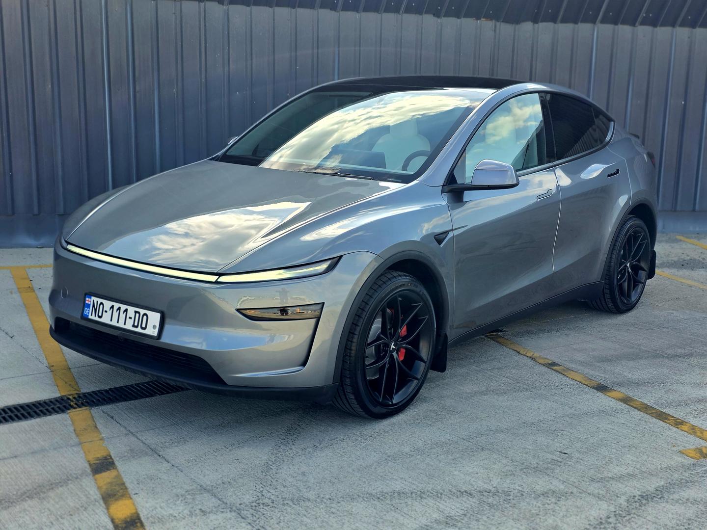 Tesla Model Y 2026 — photo 2