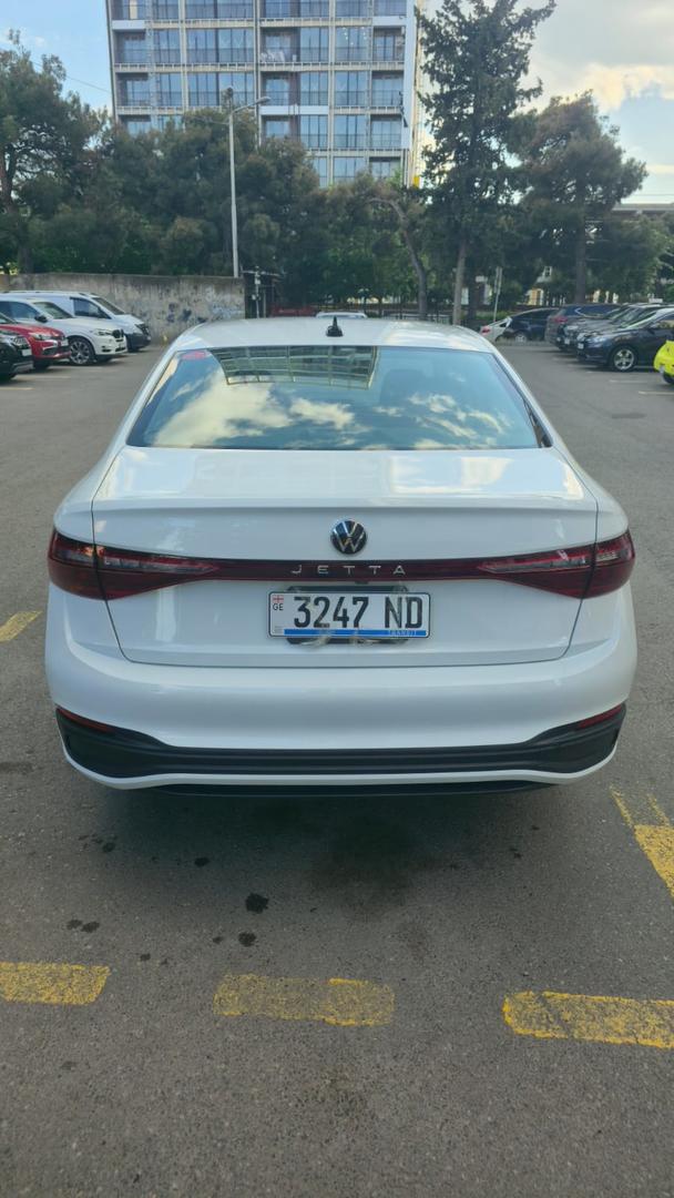 Volkswagen Jetta 2025 — photo 2