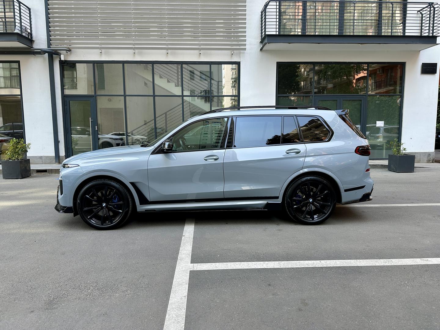 BMW X7 2025 — photo 2