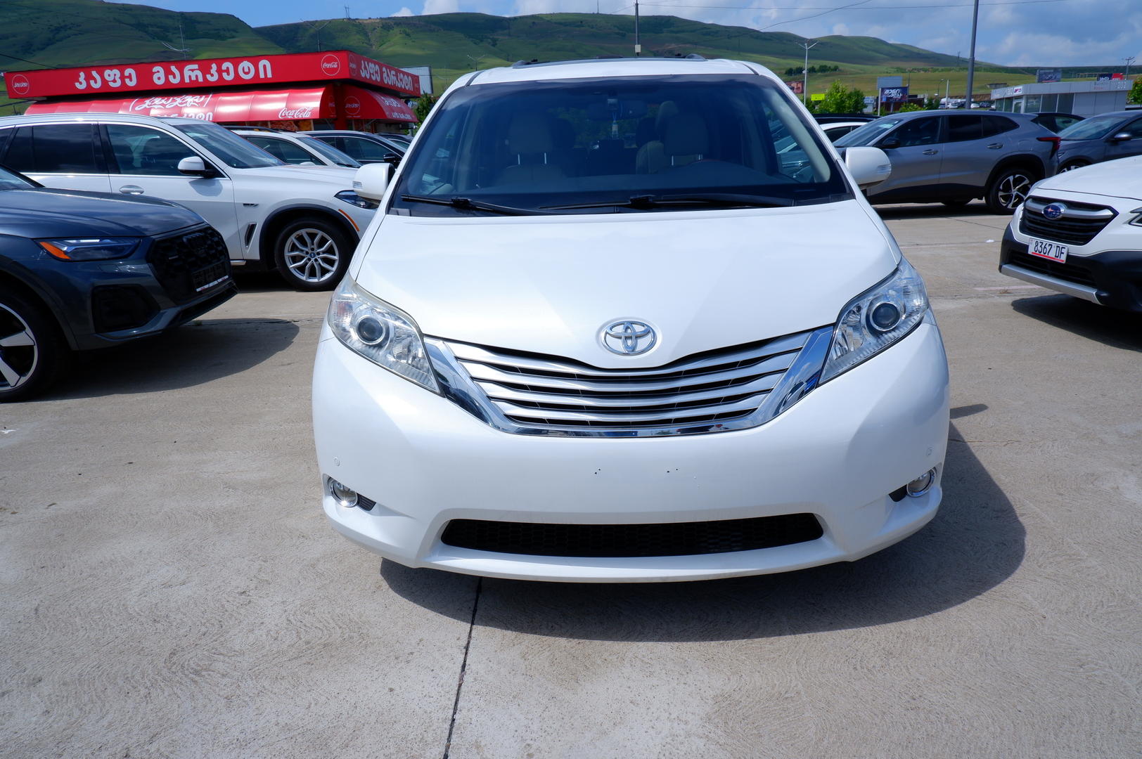 Toyota Sienna 2014 — photo 2