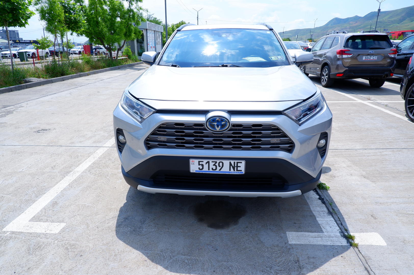 Toyota RAV4 2019 — photo 2