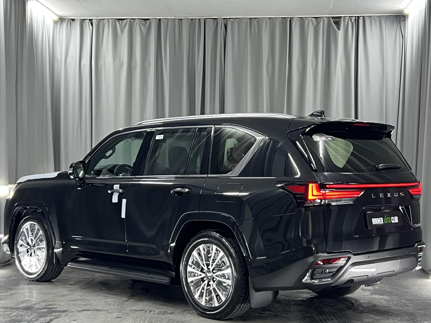 Lexus LX 500 2026 — photo 2