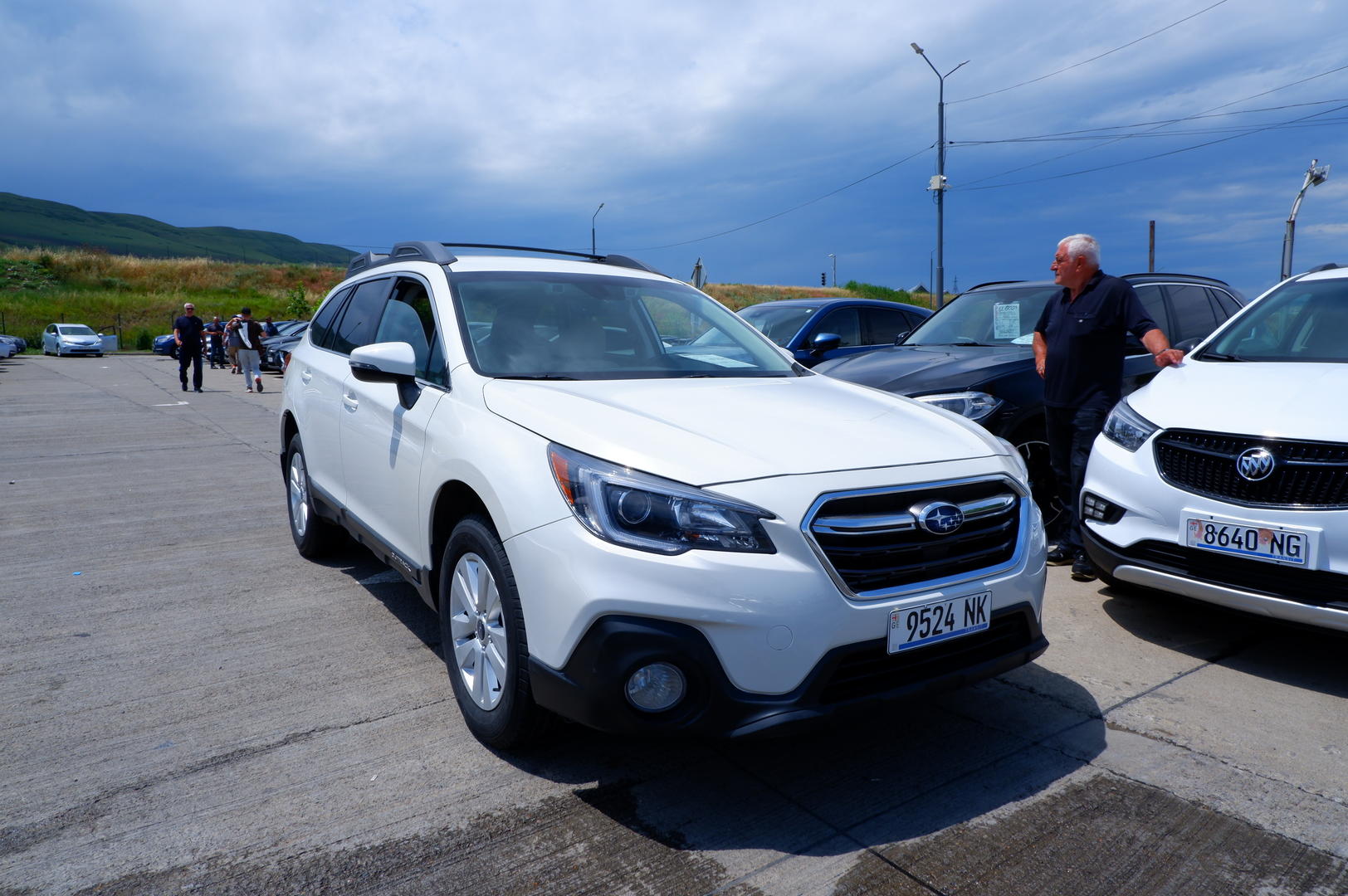 Subaru Outback 2018 — photo 2