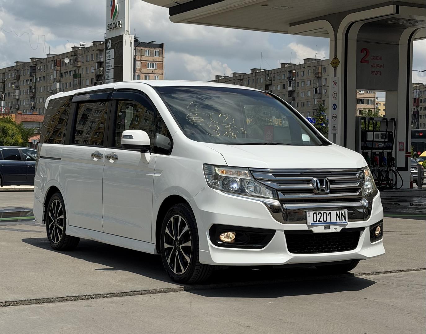 Honda Stepwgn 2013 — photo 2