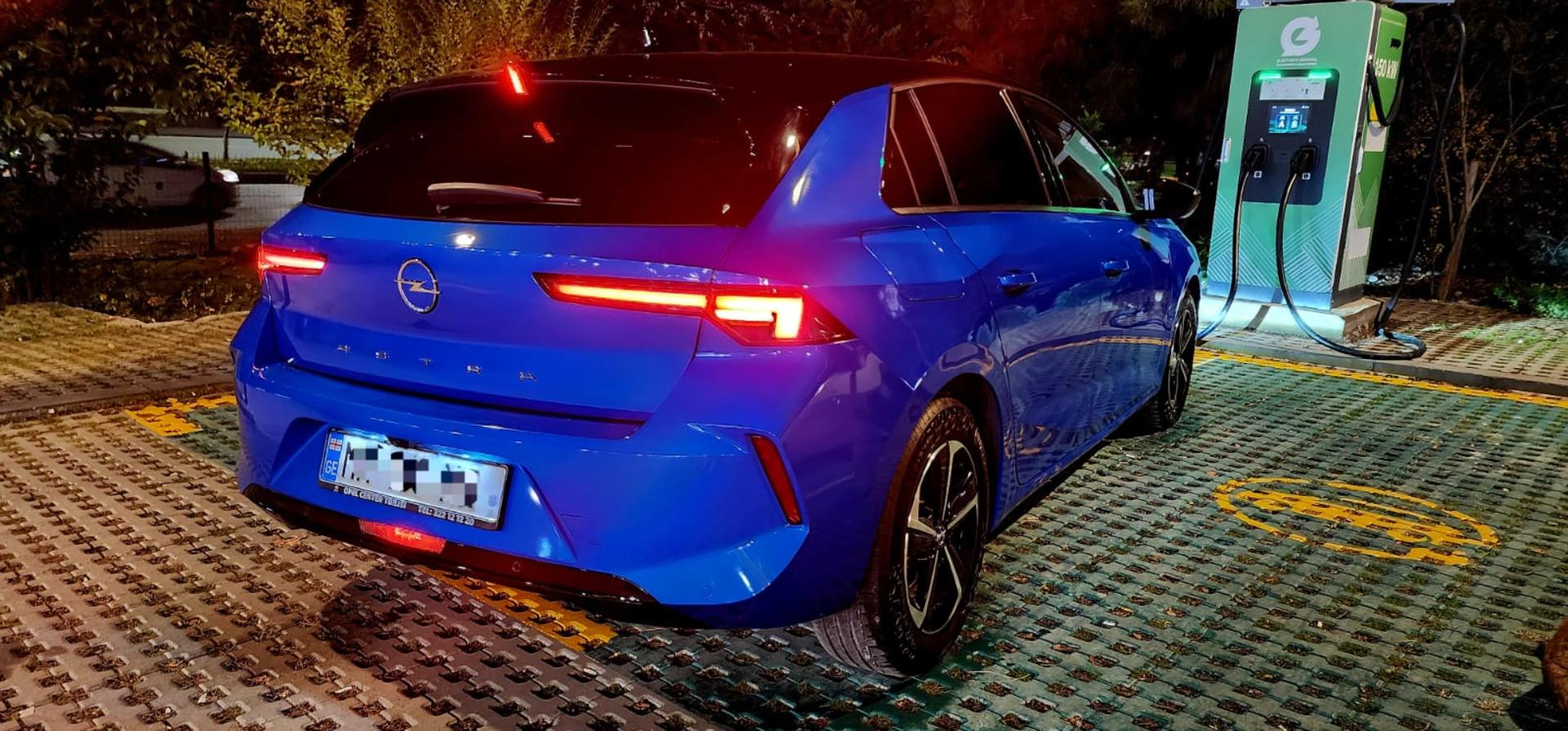Opel Astra 2023 — photo 2