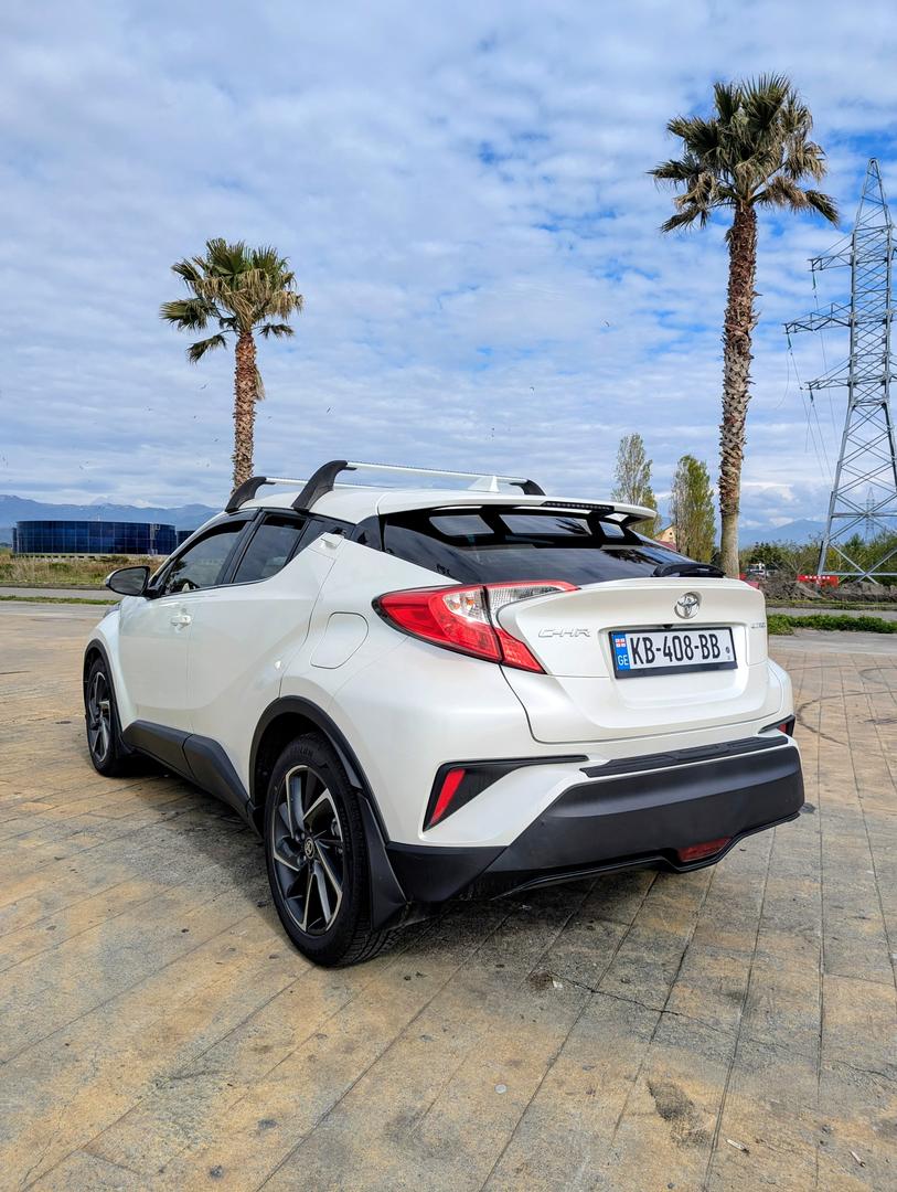 Toyota C-HR 2019 — photo 2