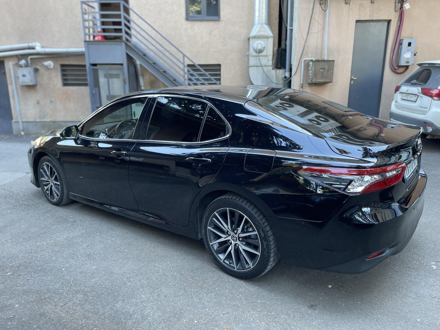 Toyota Camry 2027 — photo 2
