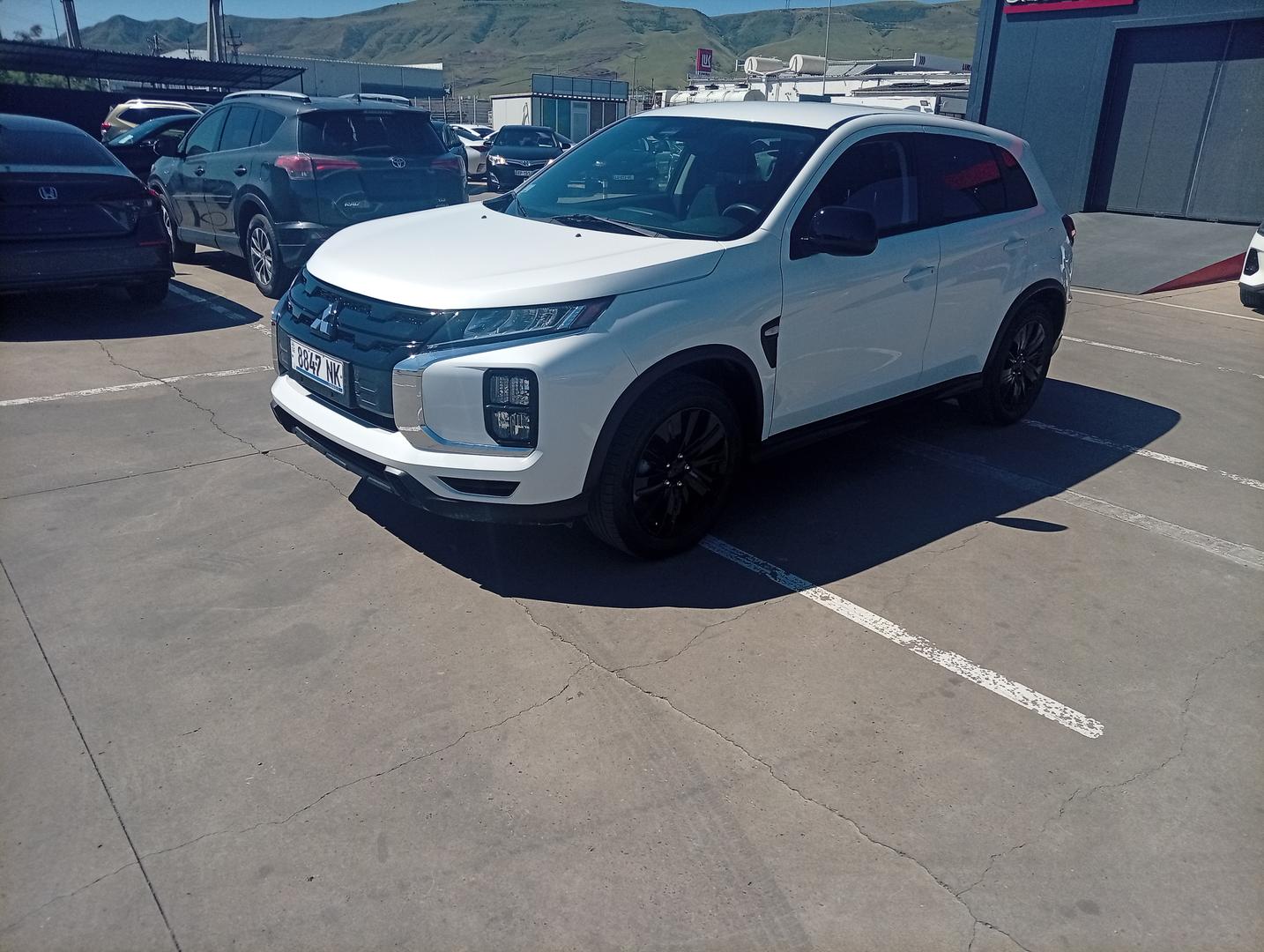 Mitsubishi Outlander Sport 2023 — photo 2