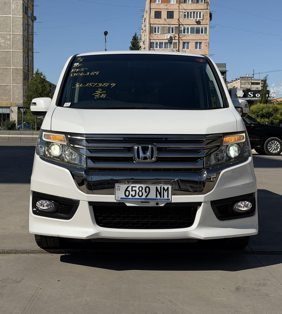 Honda Stepwgn 2012 — photo 2