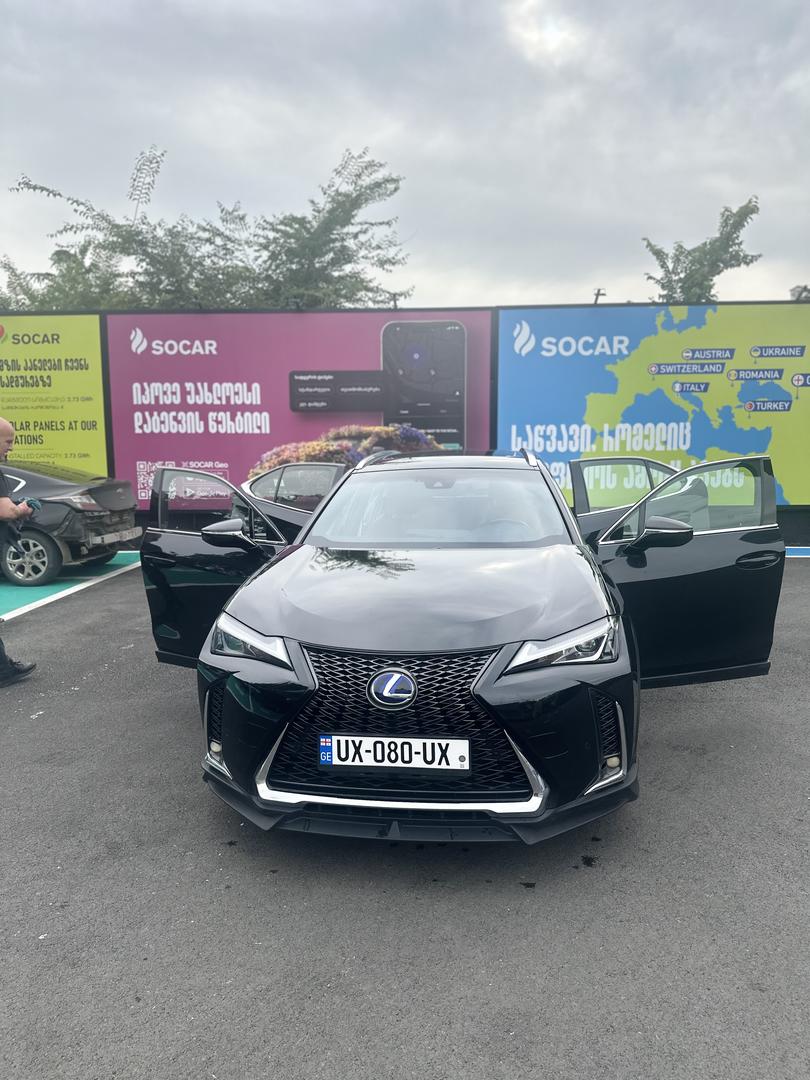 Lexus UX250h 2021 — photo 2