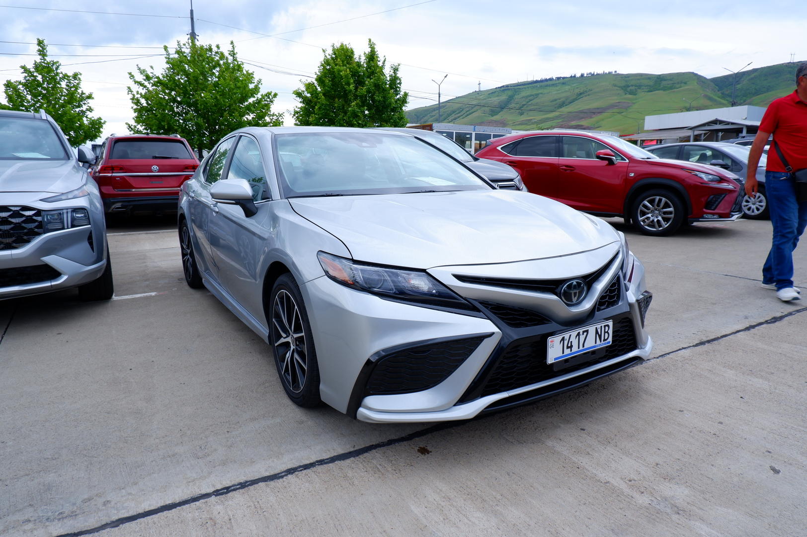 Toyota Camry 2022 — photo 2