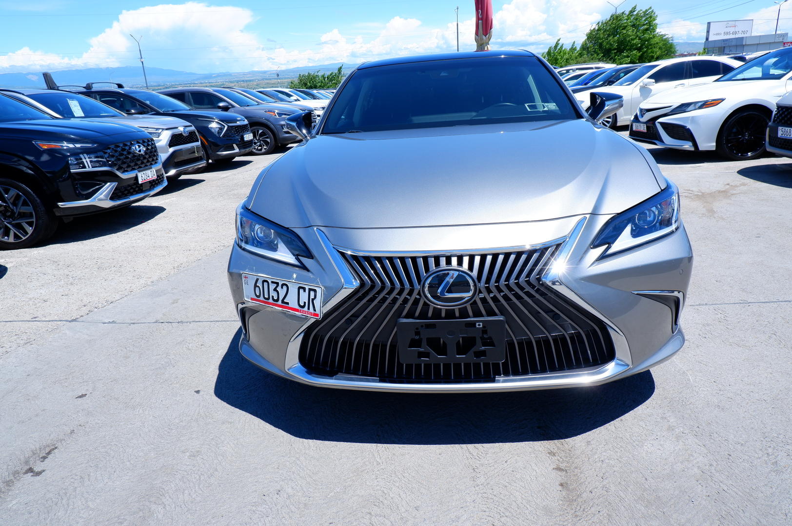 Lexus ES 300 2021 — photo 2